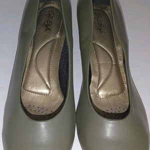 Soft Style Olive Green Round Toe Slip-On Flats